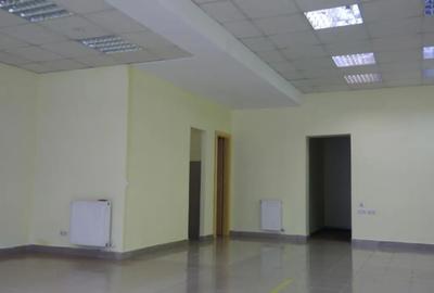 Spațiu comercial, de 60 mp, în Central - 3