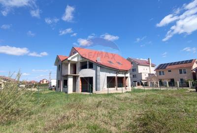 Casă cu 5 camere cu Teren 726 Mp în Sânmartin - 3