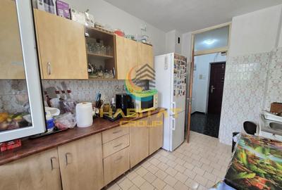 Apartament cu 3 camere semidecomandat în Olteniței