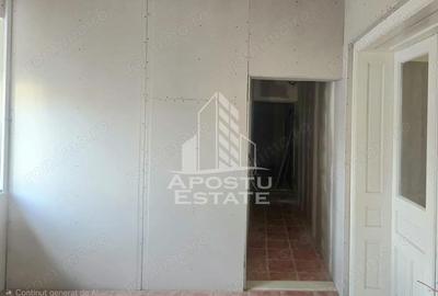 Casă cu Teren 1440 Mp în Central - 1