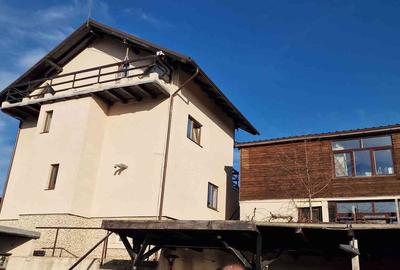 Casă cu 4 camere cu Teren 600 Mp în Moieciu - 1