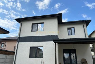Casă individuală cu 4 camere cu Canalizare în Central