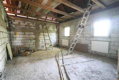 Casă individuală cu 8 camere cu Canalizare în Aroneanu - 9