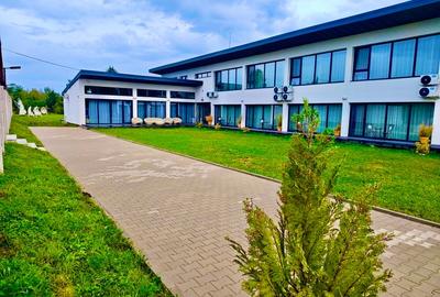 Casă individuală cu 10 camere cu Teren 4600 Mp în Central - 1