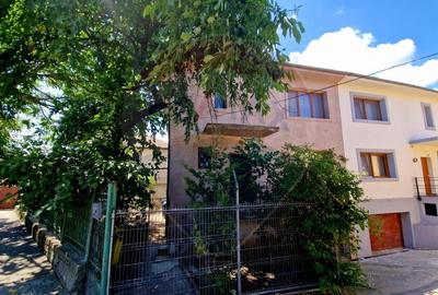 Casa / Vila str. Ana Ipatescu S+P+1 , 5 camere , teren ...