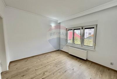 Casă individuală cu 7 camere cu Canalizare în Domenii - 9