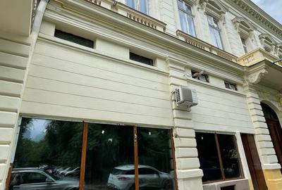 Clădire Istorică de 2400 mp la Kilometrul 0 - 2