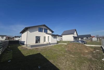 Casă cu 4 camere cu Teren 380 Mp în Berceni - 2