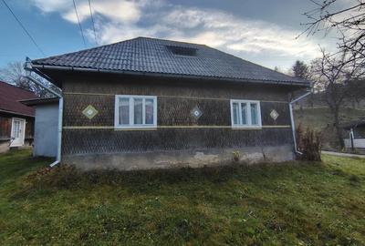 Casă cu Teren 1400 Mp în Moisei