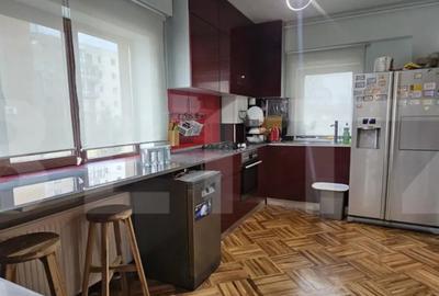 Apartament cu 4 camere semidecomandat, mobilat în Central