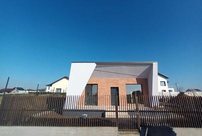 Casa Individuala cu 3 Camere - Liniste si Accesibilitate