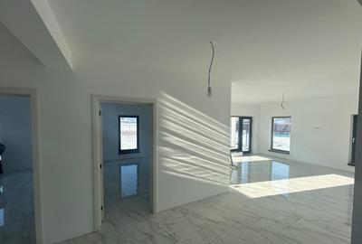 Casă cu 4 camere cu Teren 750 Mp în Cărpiniș - 12