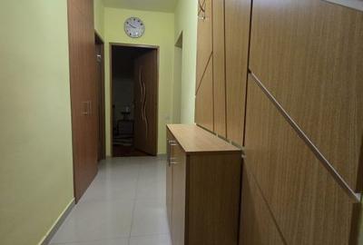 Apartament cu 2 camere decomandat în Trei Stejari