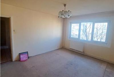 Apartament cu 3 camere semidecomandat în Șagului - 2