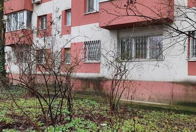 Apartament cu 2 camere decomandat în Drumul Sării