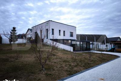 Casă cu Teren 1145 Mp în Cârcea