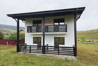 Casă cu Teren 1550 Mp în Dărmănești