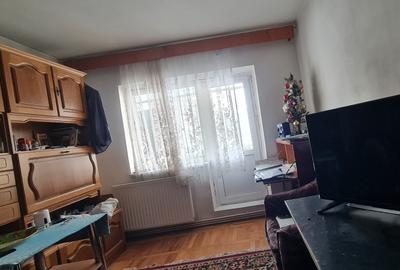 Apartament cu 3 camere decomandat în Scriitorilor