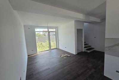 Duplex cu 3 camere cu Canalizare în Chișoda - 1