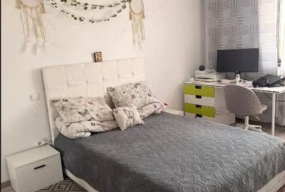 Apartament cu 3 camere decomandat, mobilat în Central