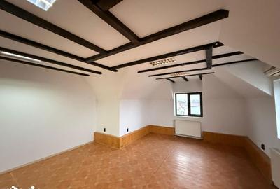 Casă cu 5 camere cu Teren 155 Mp în Central - 9