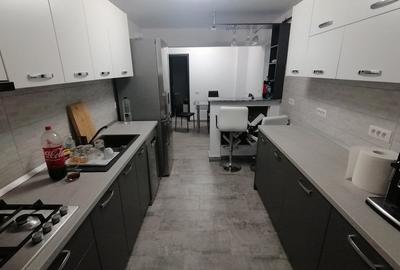 Apartament cu 7 camere decomandat în Nord
