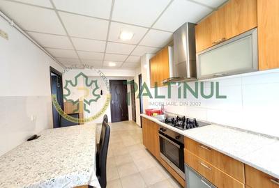 Apartament 2 camere Vasile Aaron - etaj 3/5, balcon închis, renovat - 1