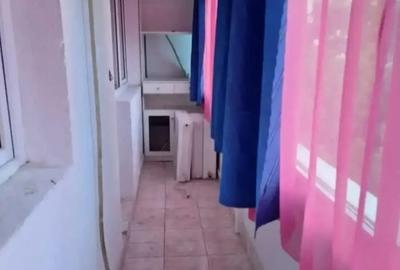 Apartament cu 3 camere decomandat, mobilat în Iancului