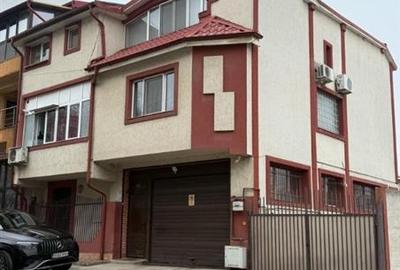 Apartament cu 7 camere decomandat în Aviației