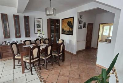 Casă cu 4 camere în Central - 3
