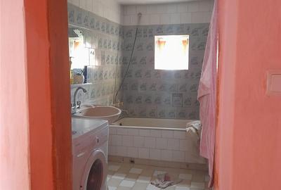 Casă cu 5 camere cu Teren 700 Mp în Peretu - 4