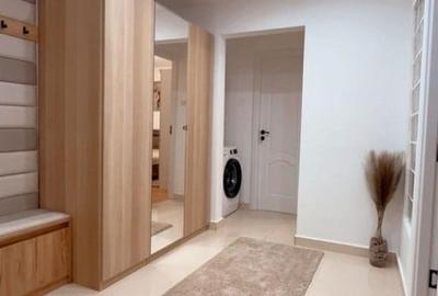 Apartament cu 2 camere decomandat, mobilat în Dacia