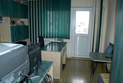 Vand apartament de 4 camere, langa podul Golescu - 2