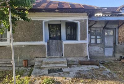 Casă cu 4 camere cu Teren 1900 Mp în Bolovani - 1