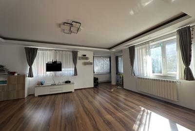 Casă cu 5 camere cu Canalizare în Andronache