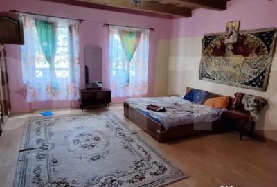 Casă cu 3 camere cu Teren 4200 Mp în Central - 2