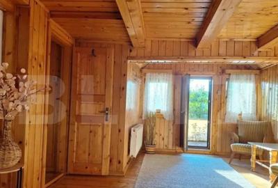 Casă cu 5 camere cu Canalizare în Central - 1