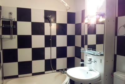 Apartament cu 4 camere decomandat în Craiovița Nouă