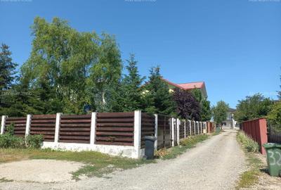 Teren cu deschidere generoasa la doar 50 de metri de lac- zona Viitorului - 3