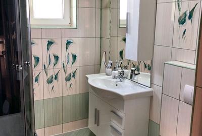 Apartament cu 3 camere decomandat în Exterior Vest