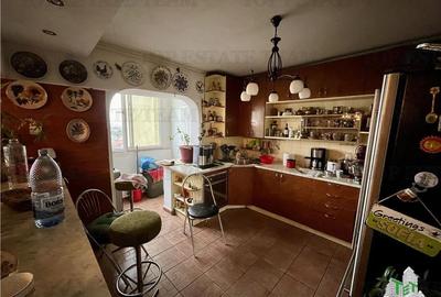 Apartament cu 4 camere semidecomandat în Central - 2