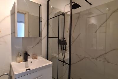 Titan, Piata Trapezului, 1 minut metrou 1 Decembrie 1918 - 9