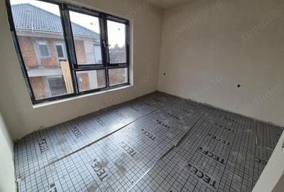 Casă cu Teren 376 Mp în Luna - 9