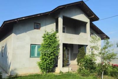Casă cu 3 camere cu Teren 1052 Mp în Central