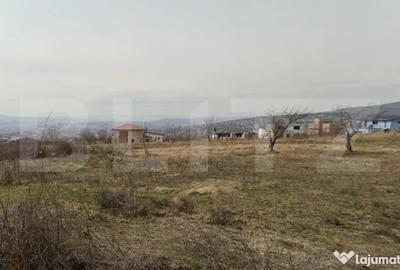 Teren de 976 mp, în Iris