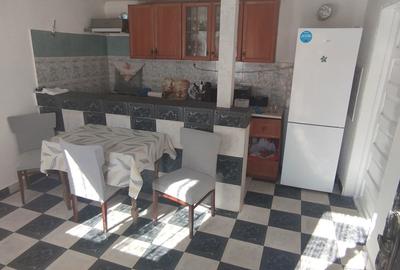 Casă cu 4 camere în Central