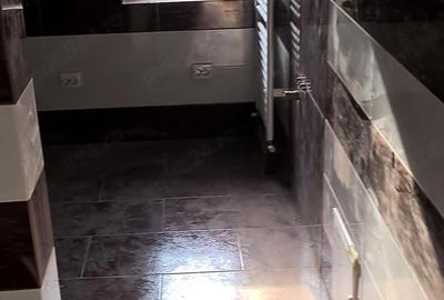 Casă cu 7 camere cu Teren 822 Mp în Măru - 4