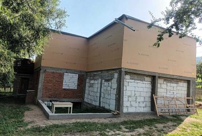 Casă cu 4 camere în Boteni - 2