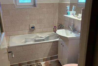 Apartament cu 3 camere decomandat în Calarași 4 - 1