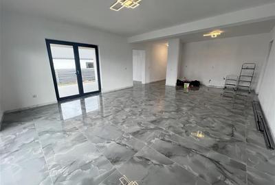 Casă individuală cu 4 camere cu Canalizare în Cristian - 10